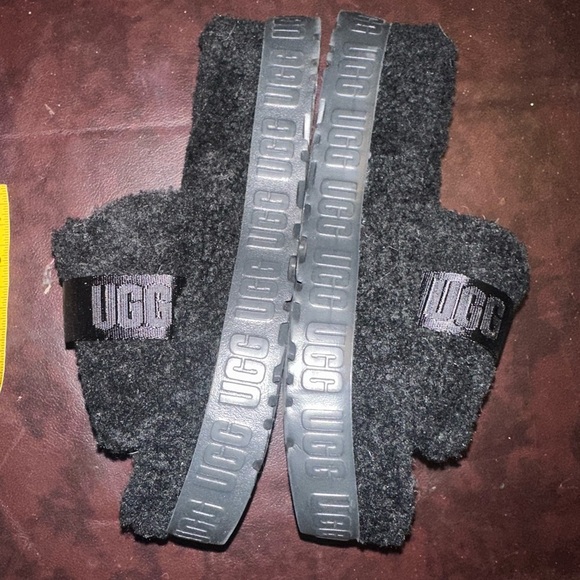 Ugg slip ons - Picture 4 of 10